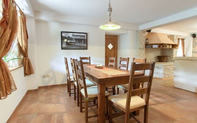 Attractive Villa in Kras with Swimming Pool