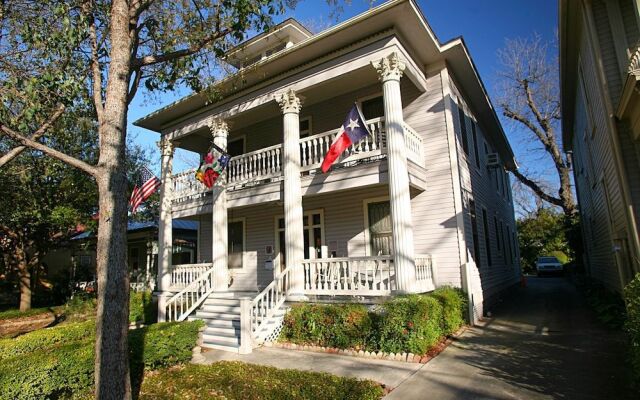 Brackenridge House Bed & Breakfast