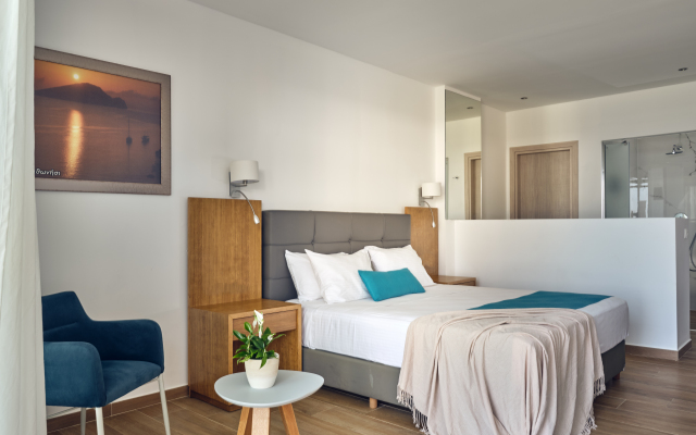 Cavo Orient Beach Hotel