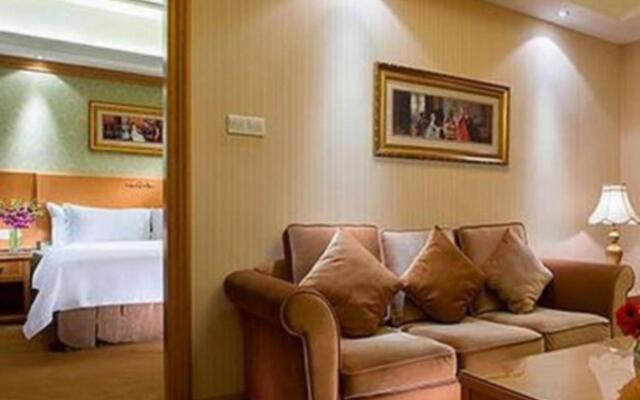 Vienna Hotel Shenzhen Longhua (Wanzhong City Branch)