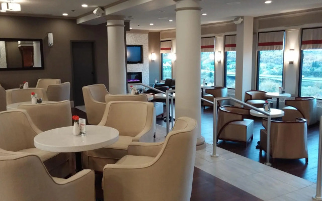 Chateau Lacombe Hotel