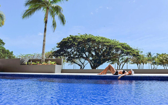 Cairns Harbourside Hotel