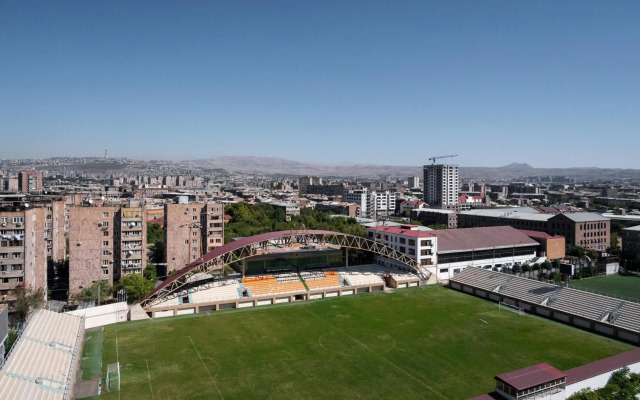 Bright apartment on 13th floor