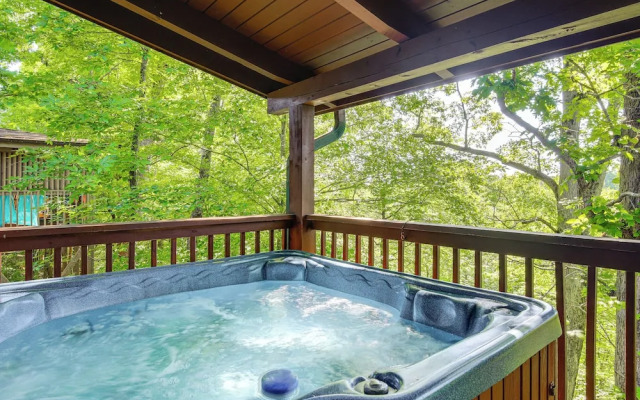 Sevierville Cabin w/ Hot Tub & Deck!