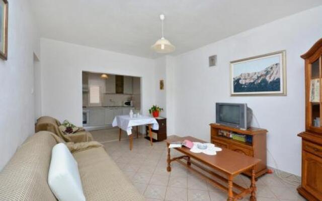 2-Bedroom Apartment With Seaview 3558-2