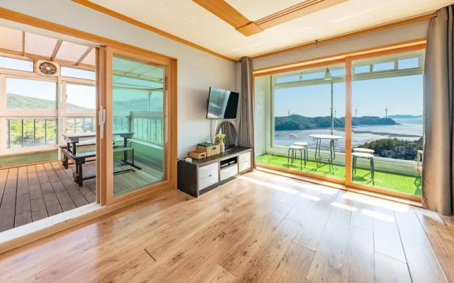 Yeongheungdo Noeul&bada Pension