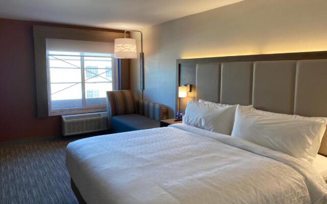 Holiday Inn Express & Suites Chatsworth, an IHG Hotel