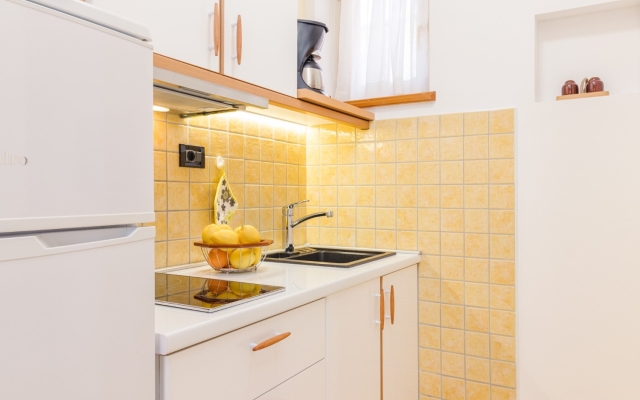 Apartment Escape - 20 m from sea: Yellow Medulin, Istria