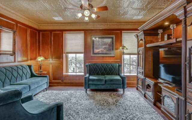 Historic Elgin Hotel