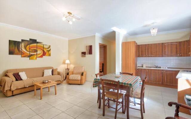 MS26 - Spacious Maisonette By The Sea