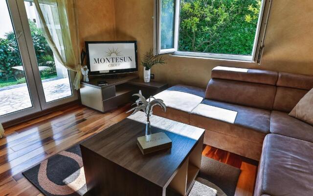 Montesun Holiday Novak Home