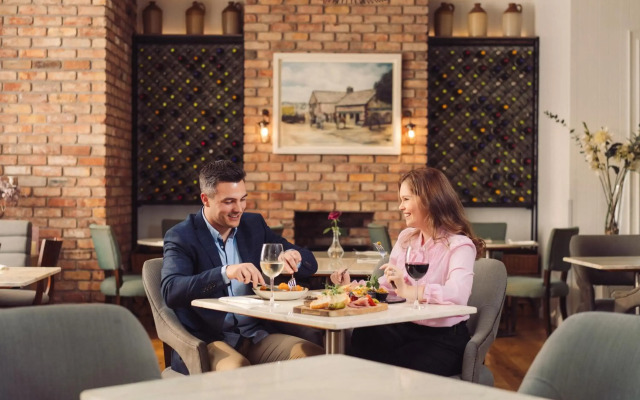 Ivanhoe Hotel and Inn