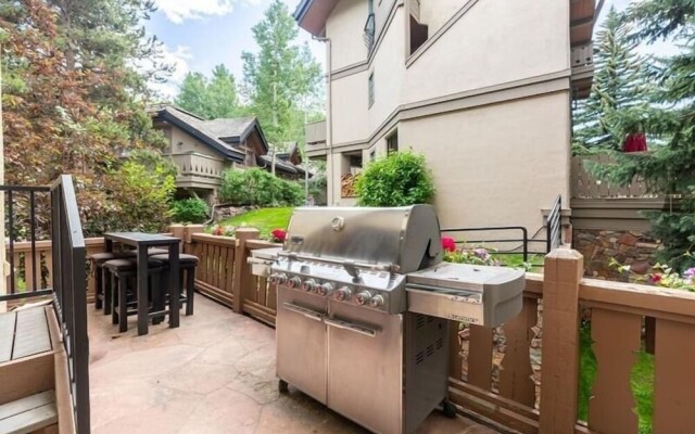 Riverhouse #3 2 Bedroom Condo by RedAwning