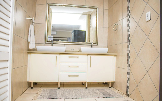 Hutten Heights Lodge by Ilawu