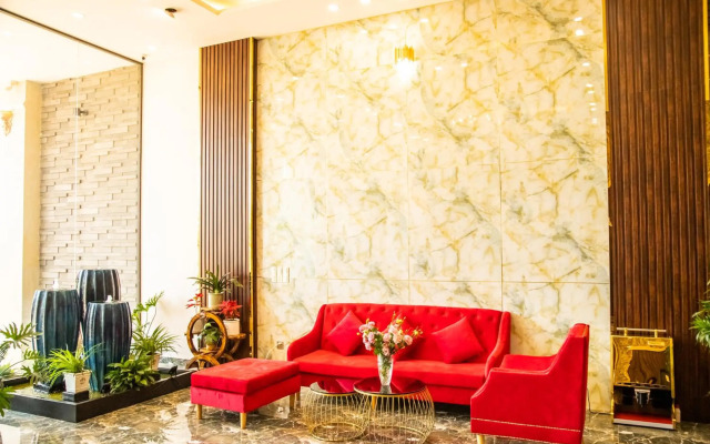 La Mia Lakeview Hotel