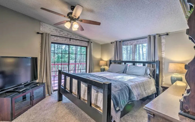 Relaxing Lincoln Forest Retreat w/ Wraparound Deck - фото 5