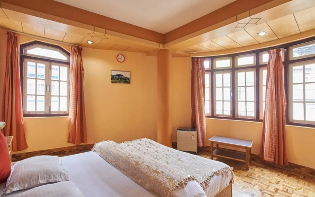 Hotel Misty Oak