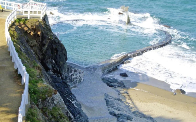 House in St. Quay Near Gr34 and Beaches