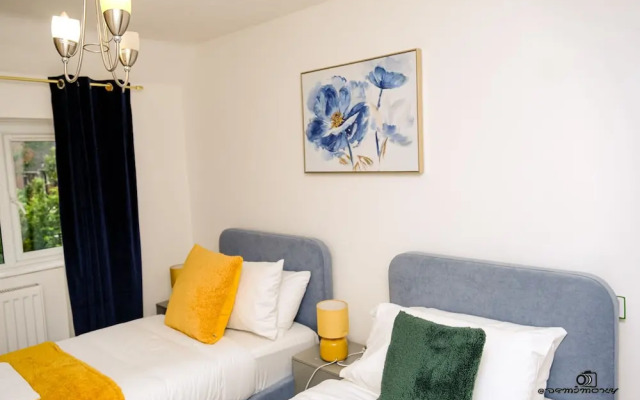 7 Guests - 3 Bedrooms - Parking - Pet Friendly