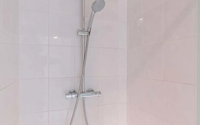 Charming Apartment Near the Beach With Balcony