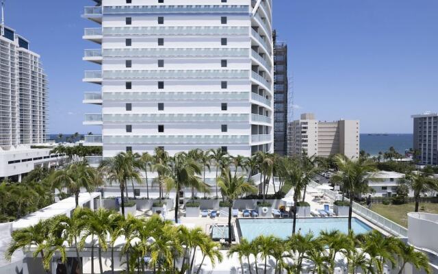 Sapphire Suite Beachfront, Gym + Pool!