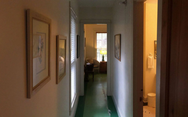 Hibiscus Coffee & Guesthouse