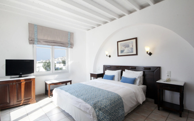 Pelican Bay Hotel