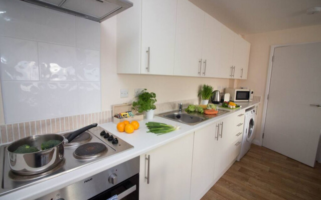 Stayzo Castle Point 6 Apartment - Premier Lodge