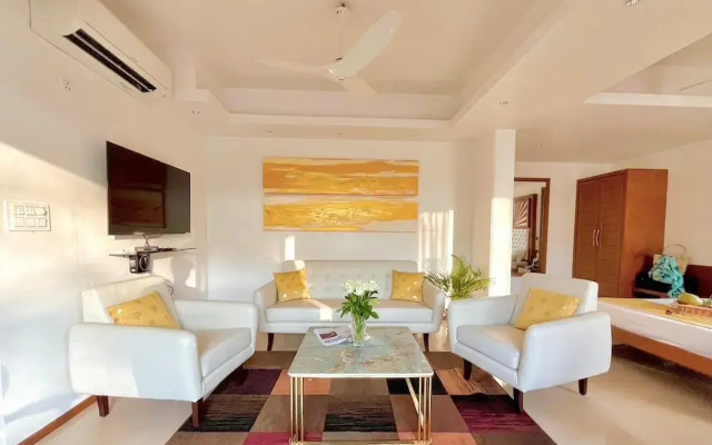 Beach Paradise Miramar Goa