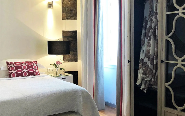 Acropolis TownHouseCo Suites