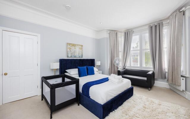 London House Sleeps 12 Free Parking Wifi