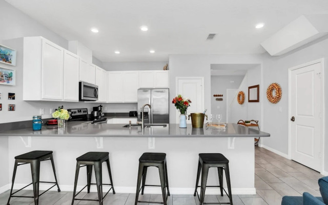 Charming Chalet at Compass Bay Cb101