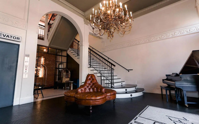 H Hotel