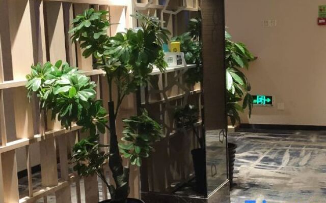 Shenzhen Futian Huaqiang South Feiyuan Hotel