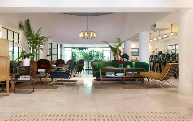 Lily & Bloom Hotel