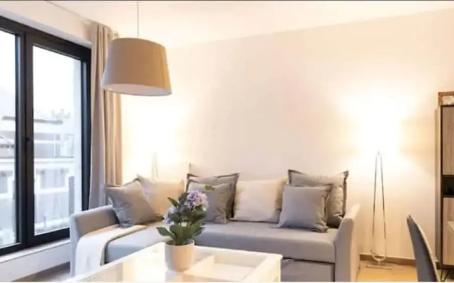 Spacious 3BR 2/5 BA Near Diamond District by Oneluxstay