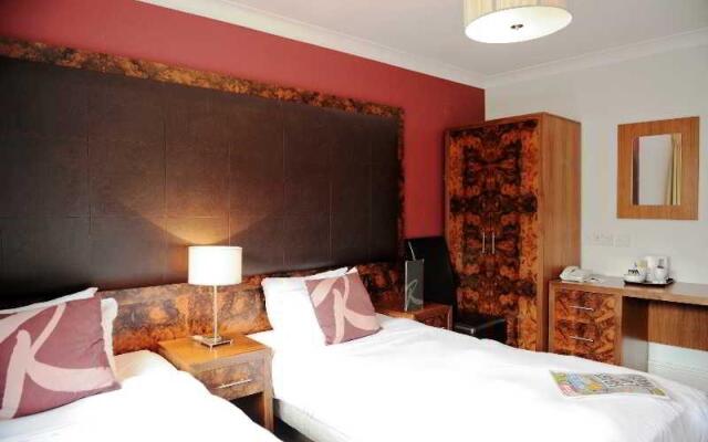 Raglan Hotel