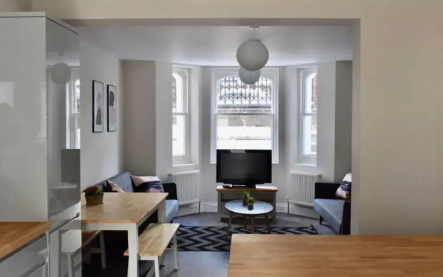 Spacious 4 Bedroom Flat in Central Brighton