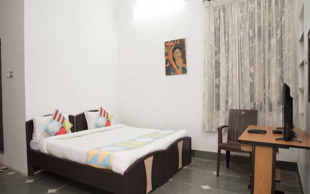 OYO 16825 Home Cozy Green View Stay Goverdhan Villas