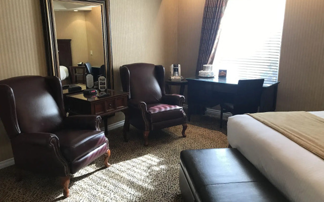 Chateau Louis Hotel & Conference Centre