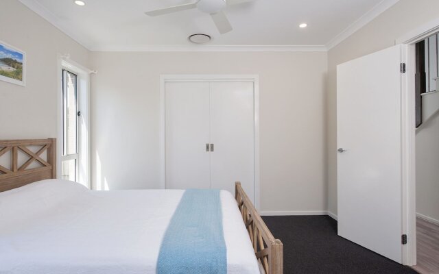 Big Wave, 8 Achilles Street