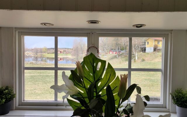 Charming 2-bed House at the Lake Close Gustavsfors