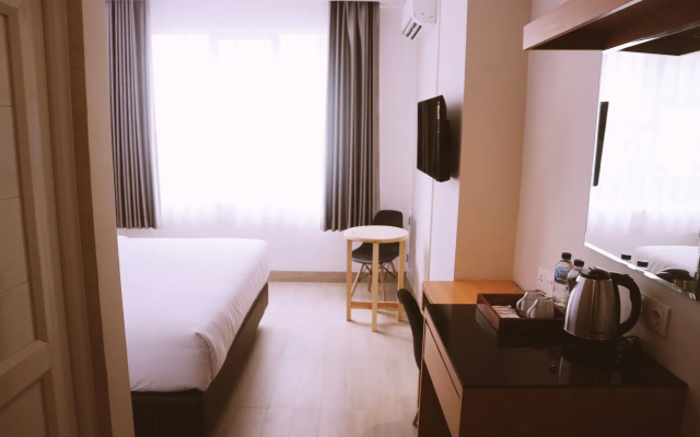 Grand   Thamrin  Hotel
