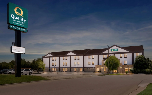 Quality Inn & Suites Manhattan