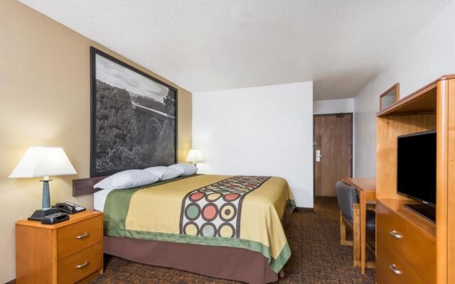 Super 8 by Wyndham Summersville/New River National Park