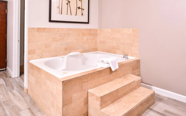 Quality Inn & Suites Beaumont