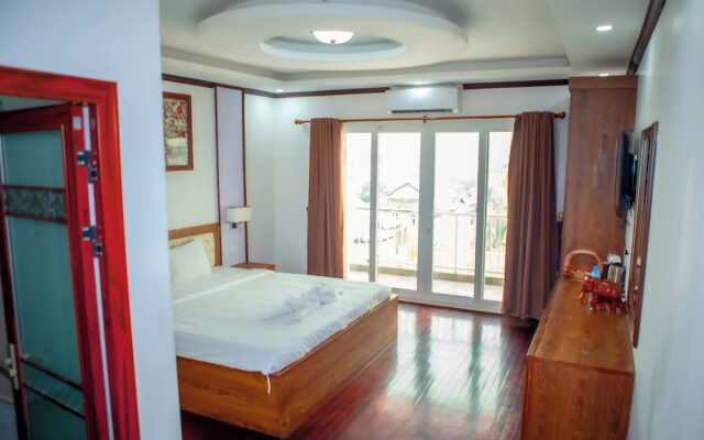 Ruby Riverside Hotel & Hostel