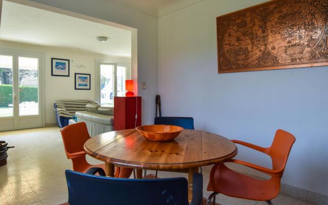 Serene Holiday Home in Pénestin, 300m from the beach