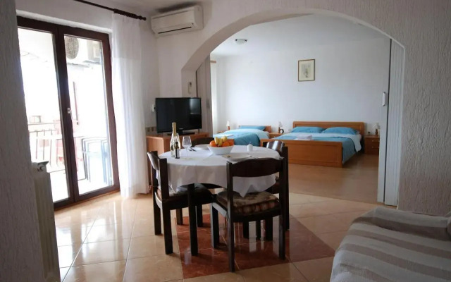 Upper Sea View Apartments
