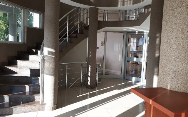 Royal L Hotel
